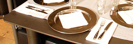 Tisch aus Stahl für ein Restaurant
